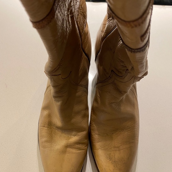 Vintage Justin heeled cowboy boots - Picture 8 of 9